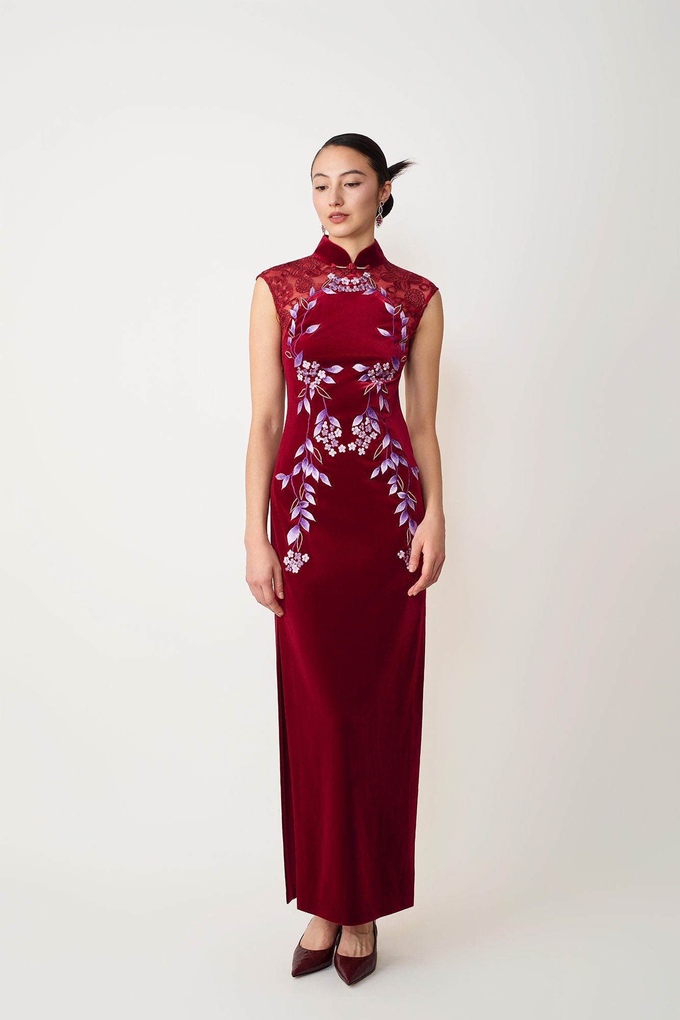 Purple Wisteria Embroidered Lace Spliced Backless Qipao