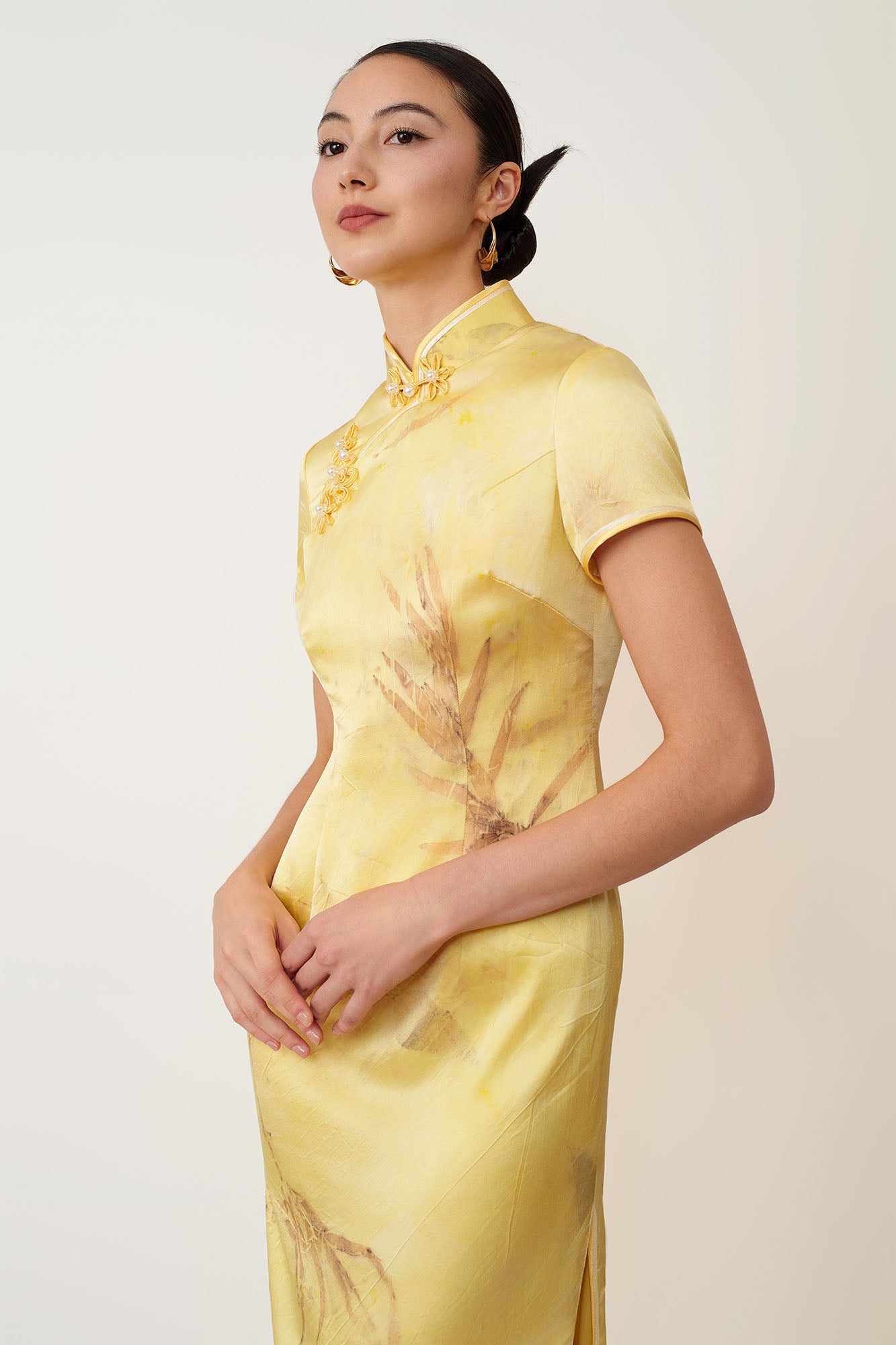 Botanic-Dyed Classic Short Sleeve Qipao