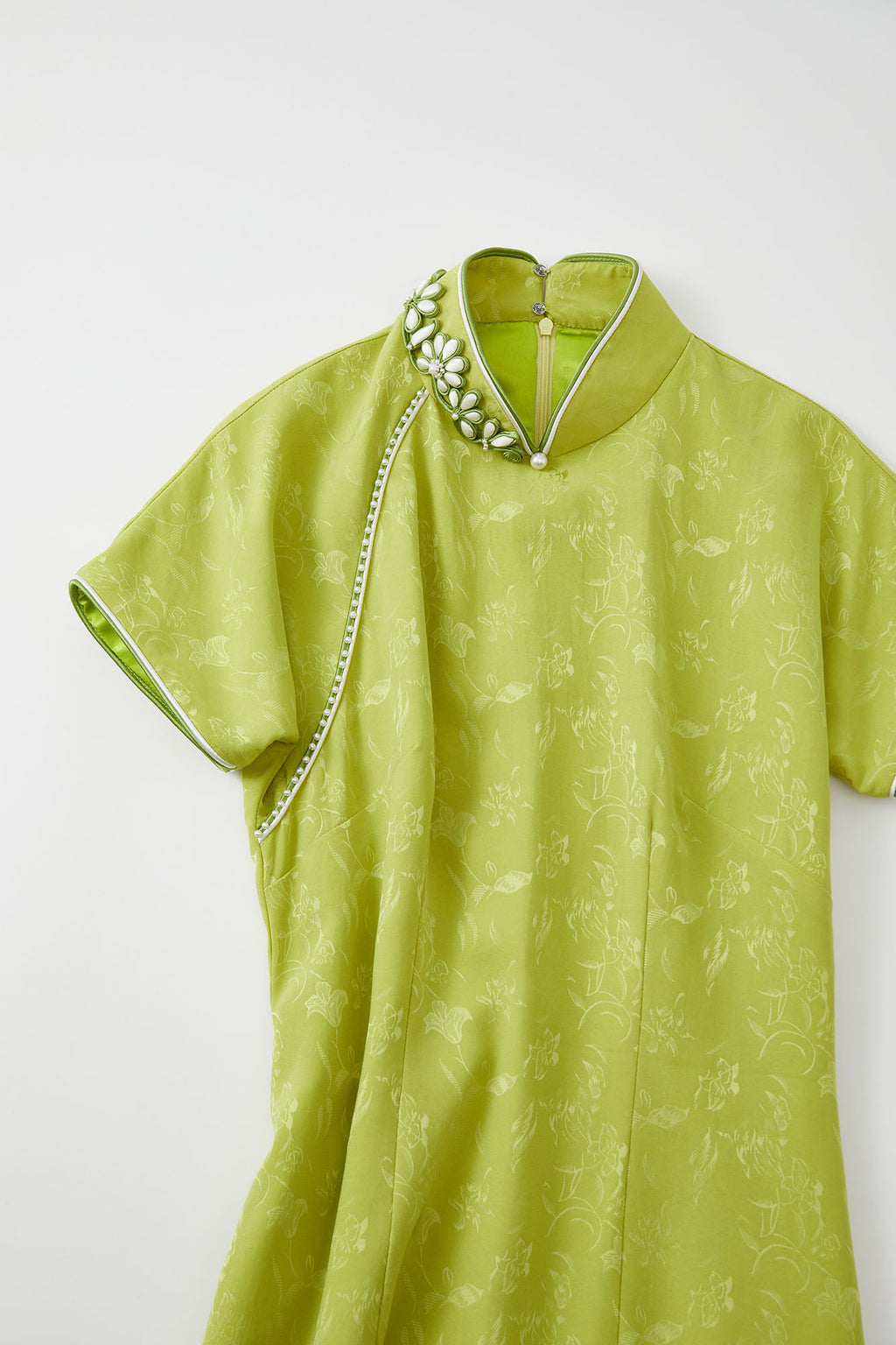 Loose Sleeve Floral-Collar Qipao