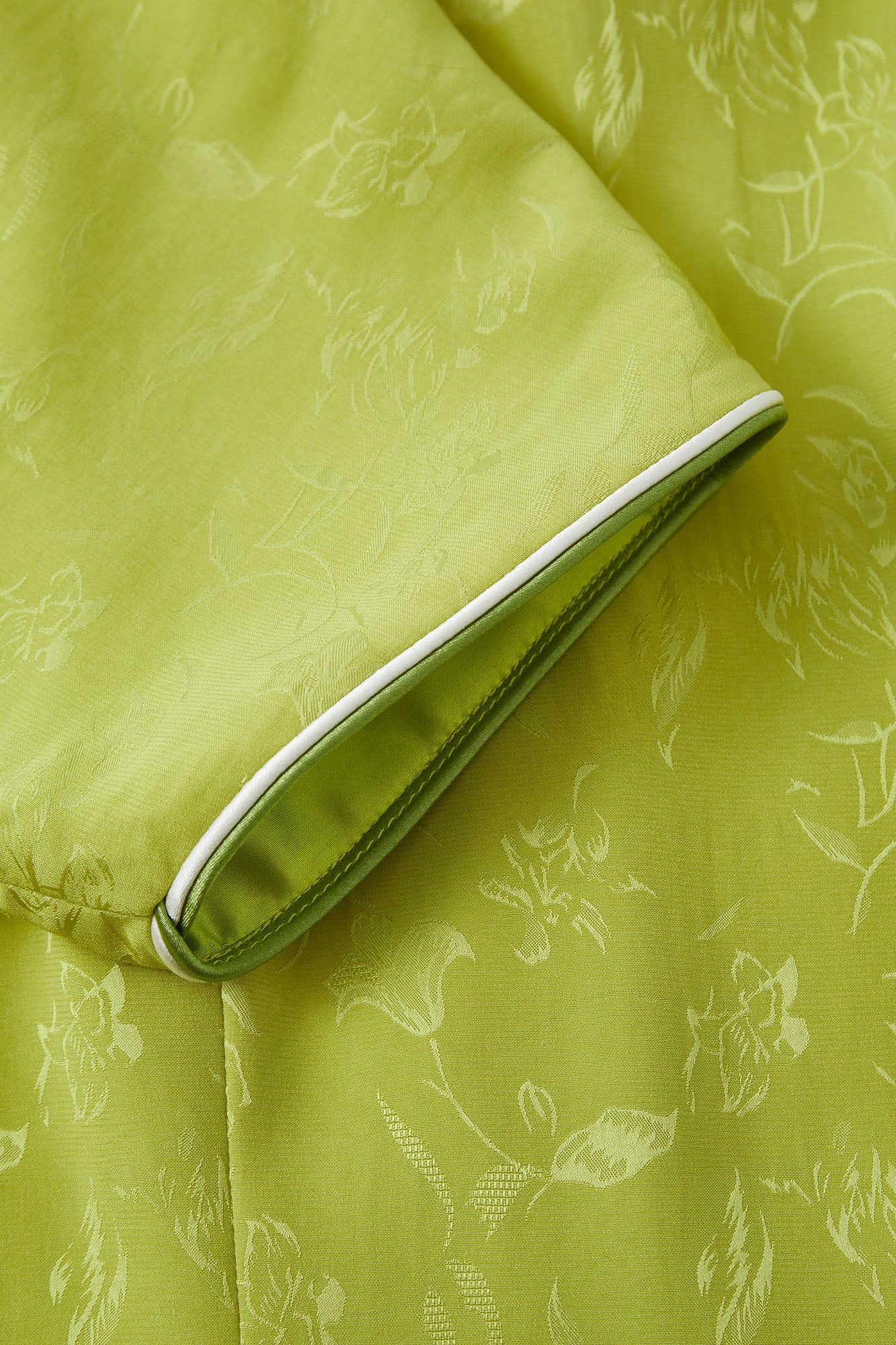 Loose Sleeve Floral-Collar Qipao