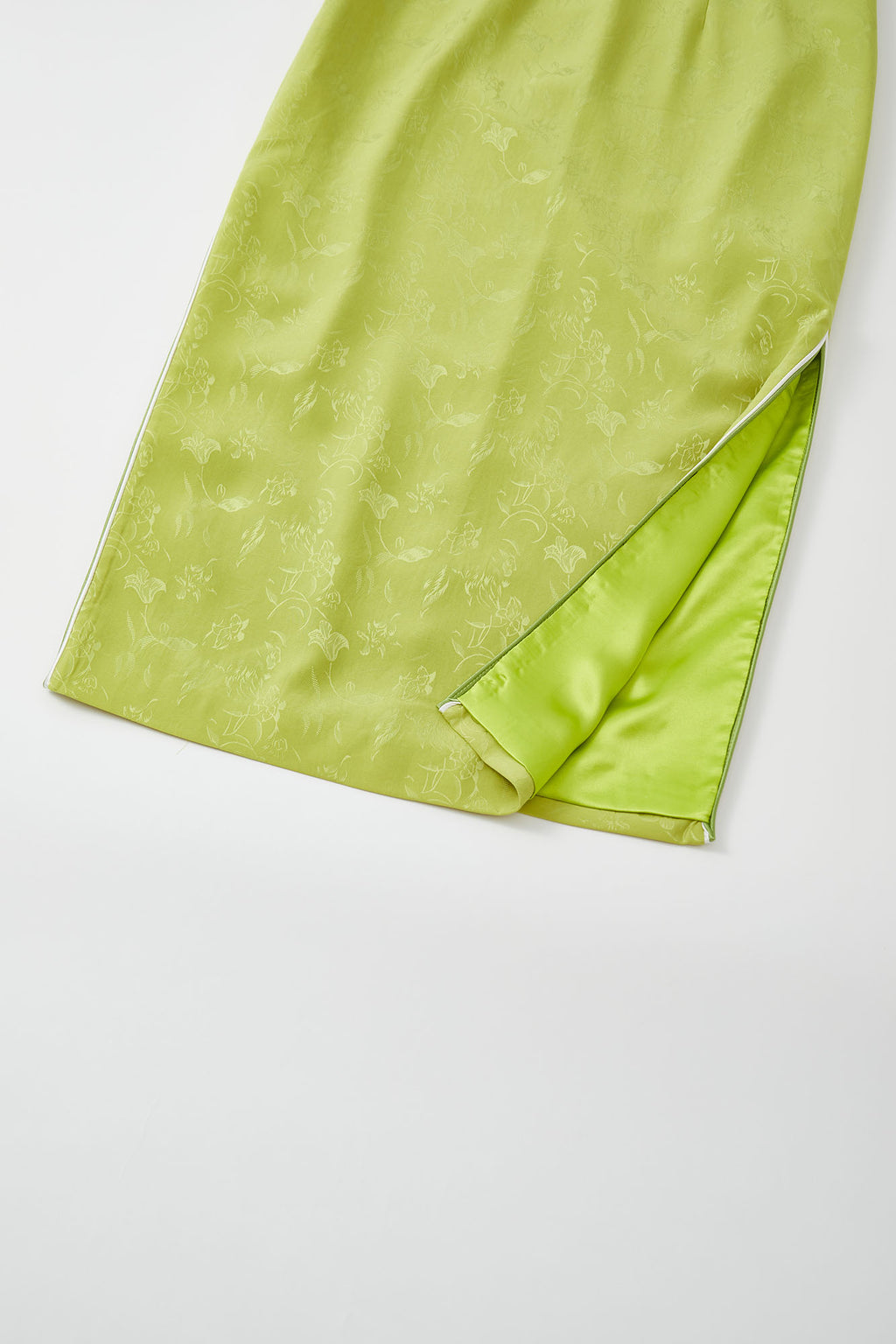 Loose Sleeve Floral-Collar Qipao