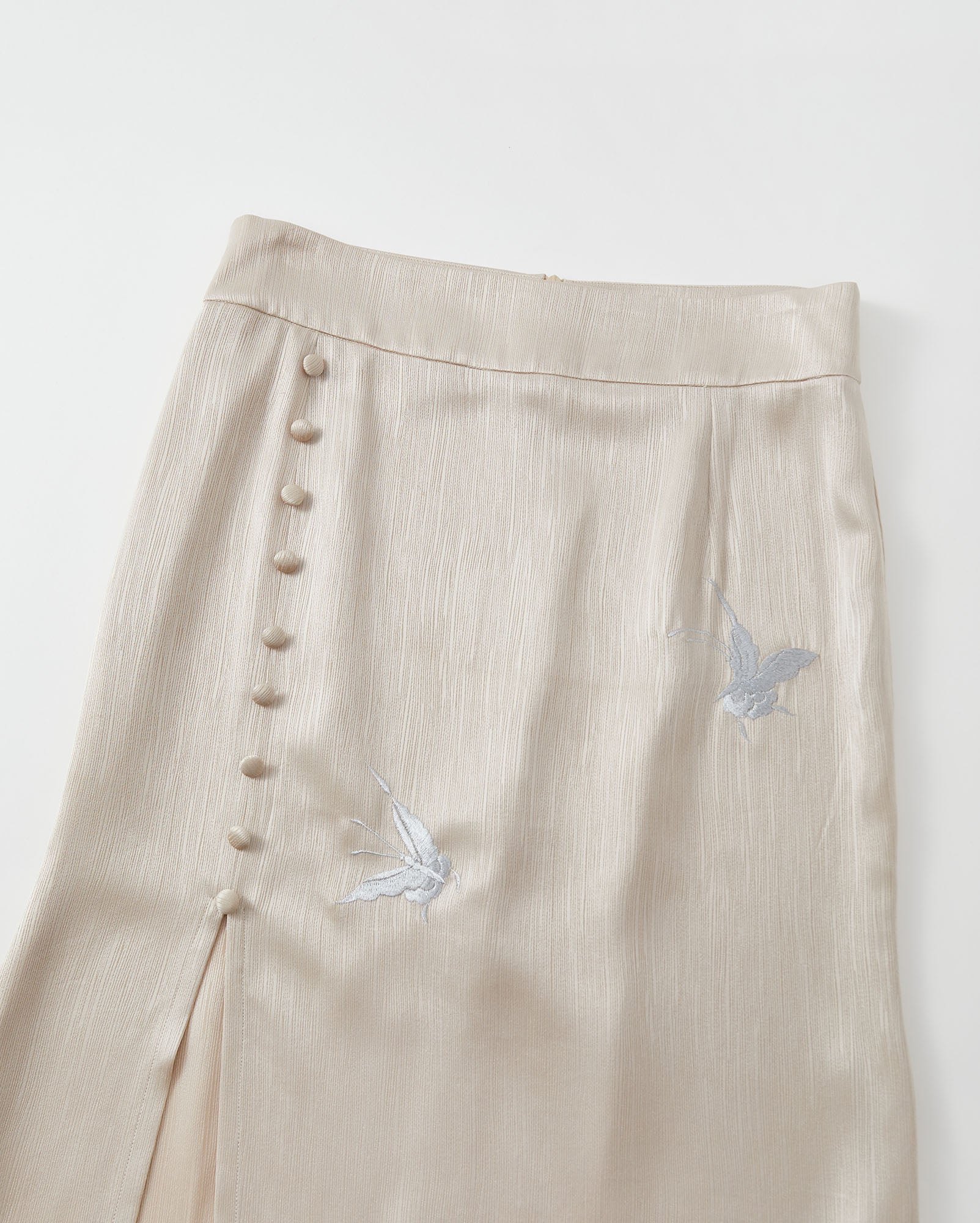 Butterfly Embroidered Front-Slit Fishtail Skirt Cream