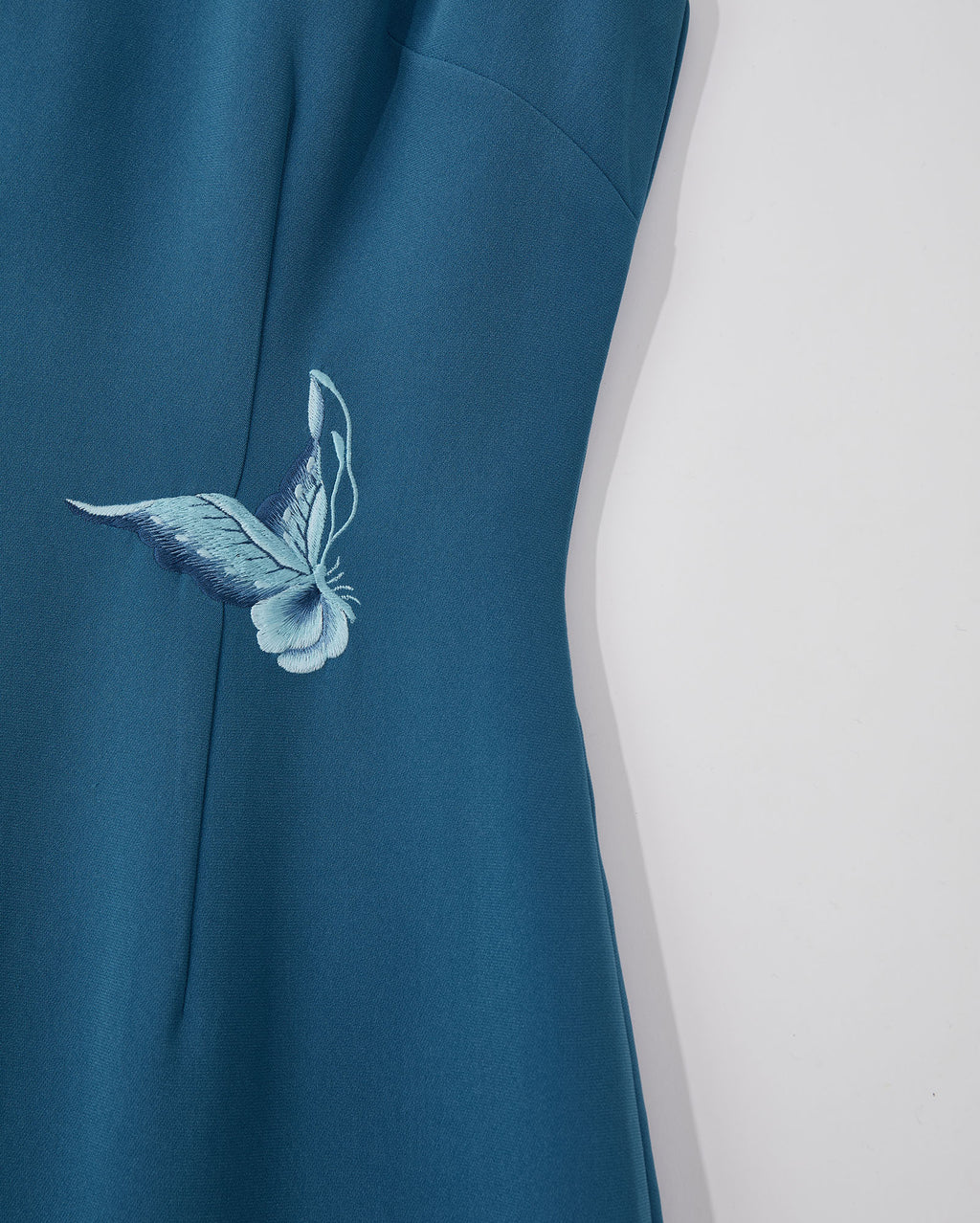 Twin Butterfly Embroidered Sleeveless Qipao