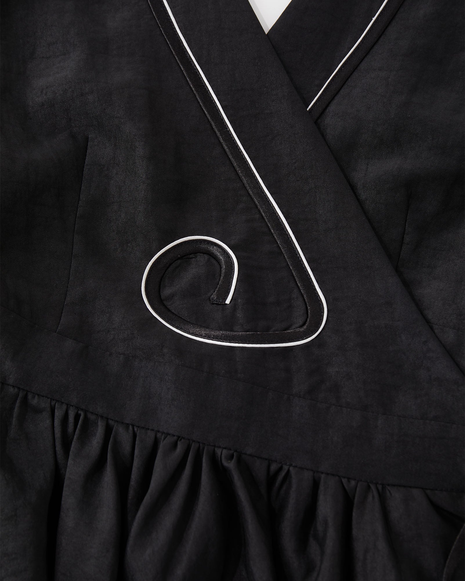 V-Neck Wavy Hem Xiangyun Silk Top