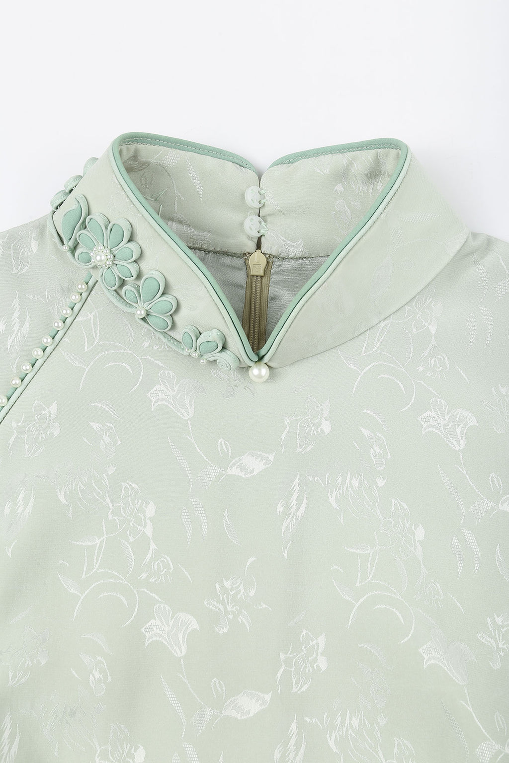 Loose Sleeve Floral-Collar Qipao