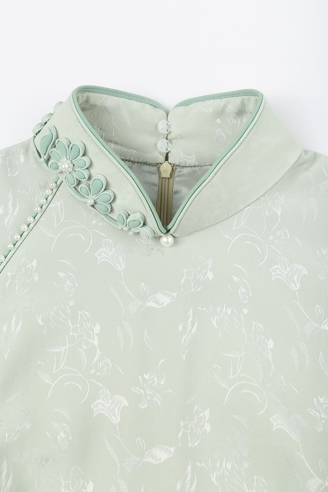 Loose Sleeve Floral-Collar Qipao