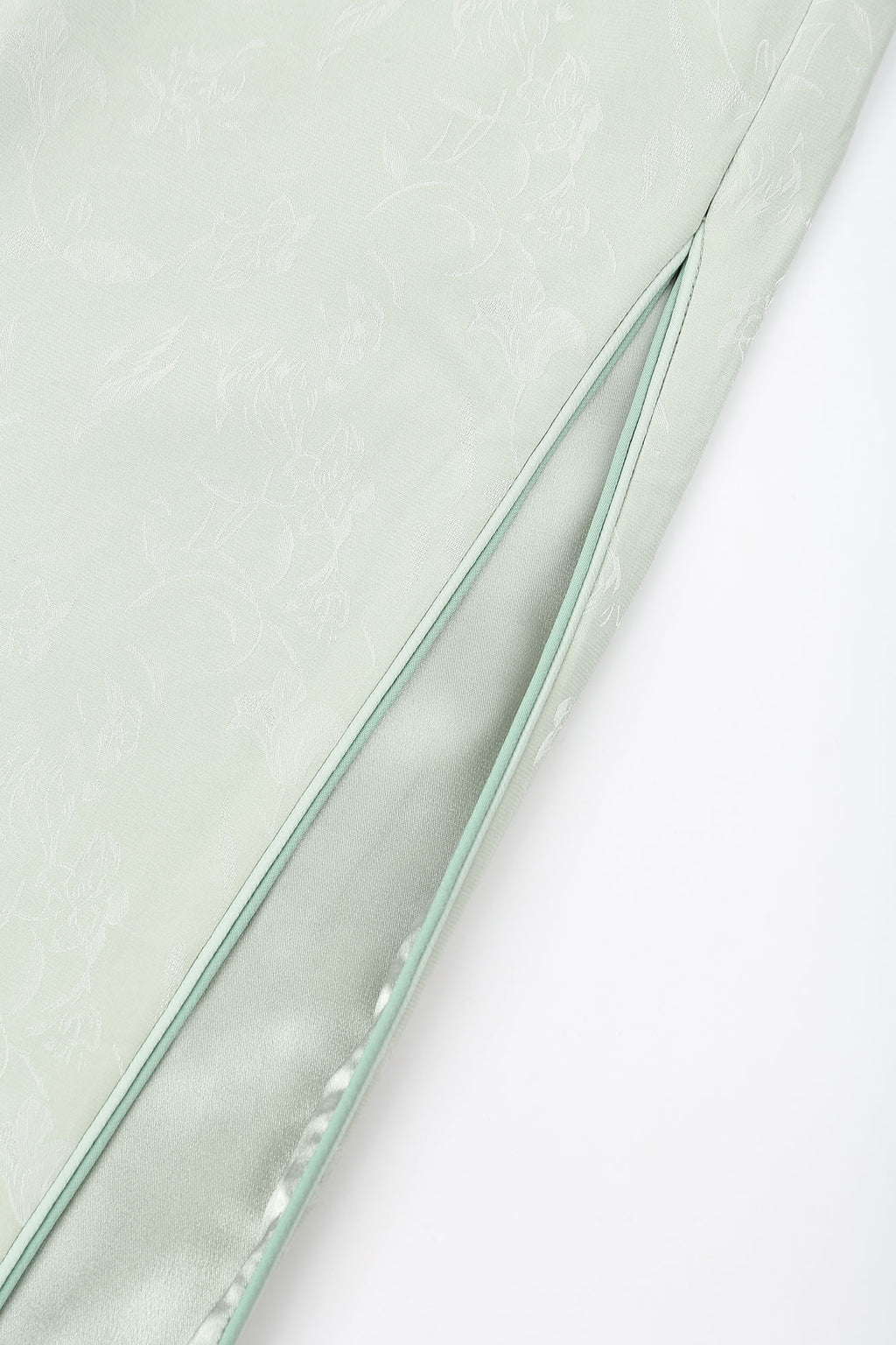 Loose Sleeve Floral-Collar Qipao