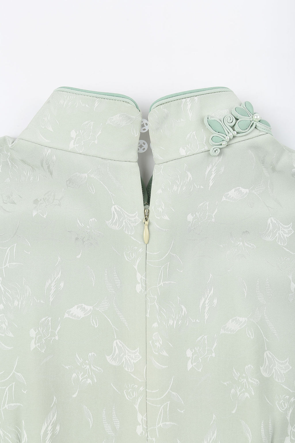 Loose Sleeve Floral-Collar Qipao